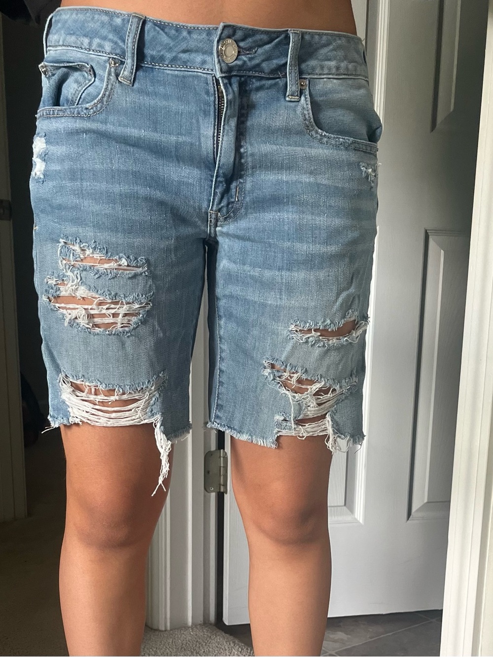 American Eagle Outfitters Light Blue Distressed Jean Bermuda Shorts size 6